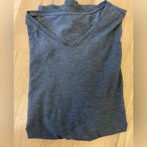 Lululemon Mens 5 year basic v neck - medium Heather grey